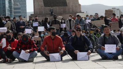 Пора выбирать: монгольские политические элиты против нейтралитета правительства?